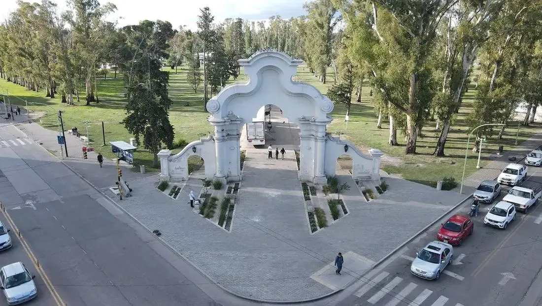 Ingreso al Parque de Mayo en Bahía Blanca. Una de las intervenciones en las que trabajé.