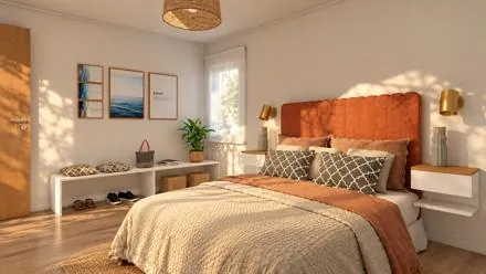 Dormitorio con veladores dorados y cuadros